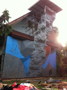 Climbing wall baru di Pusgiwa Ui